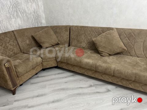 Künc divan – yumşaq nubuk toxumalı, qum rəngində. - L formalı