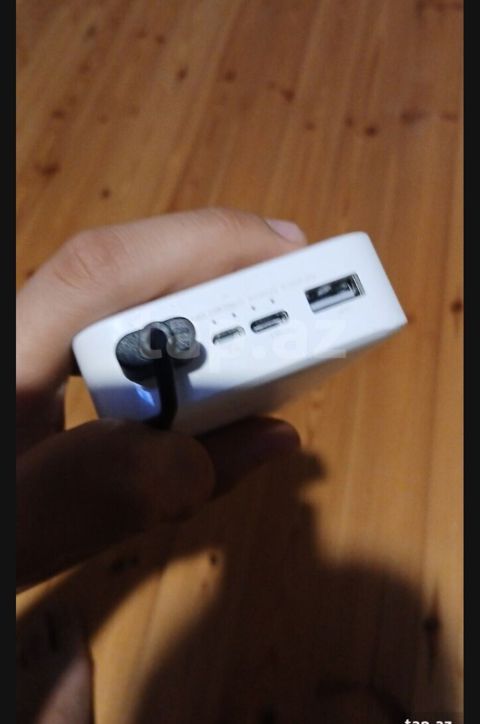 Powerbank – ağ rəngli, kompakt korpus gündelik istafade powerbank hec — Bakı
