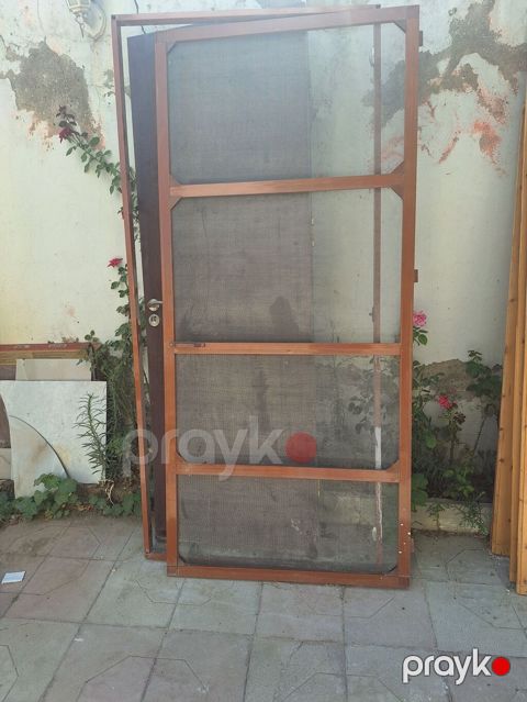 Taxta çərçivəli torlu qapı - Material: möhkəm taxta çərçivə, sıx