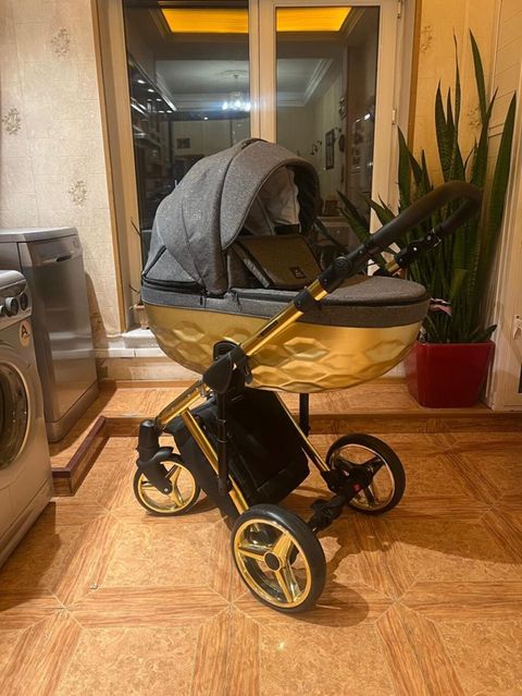 Adamex - Uşaq arabası. 2 beshiyi var. Sumkasi var Super veziyyetde — Strollers