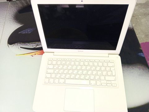 MacBook 13" 2010 — Bakı