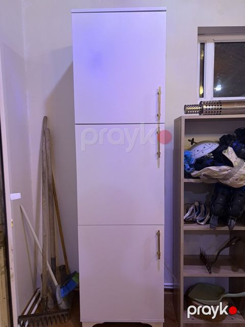 Ağ rəngli üç qapılı şkaf - Material: laminat/MDFlam tipli ağ korpus