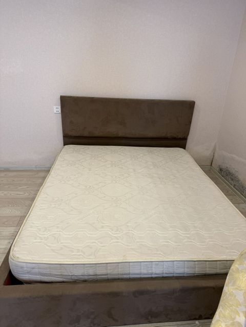 Mebel dəsti: ikinəfərlik çarpayı və döşək - Ölçü: təxmini 160×200 sm — Bakı