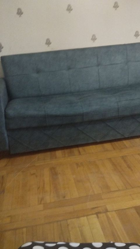 İki divan da açılır və bazalıdır. Mavi rəng vəziyyəti yaxşıdır — Gəncə