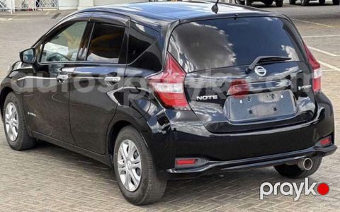 Nissan Note e-POWER, qara rəng, hetçbek gövdə. Hazir lizingdedi 31 ay