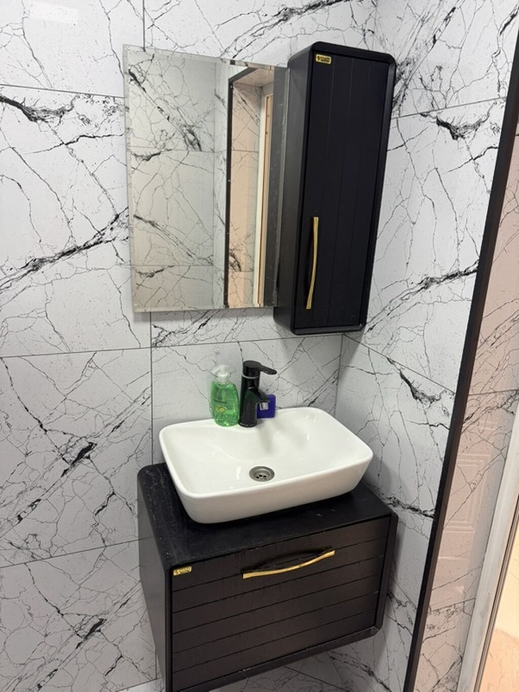 Hamam üçün asma mebel dəsti 2 si 100 azn Tərkib: - Kvadrat formalı — Mallar, Digah (4)