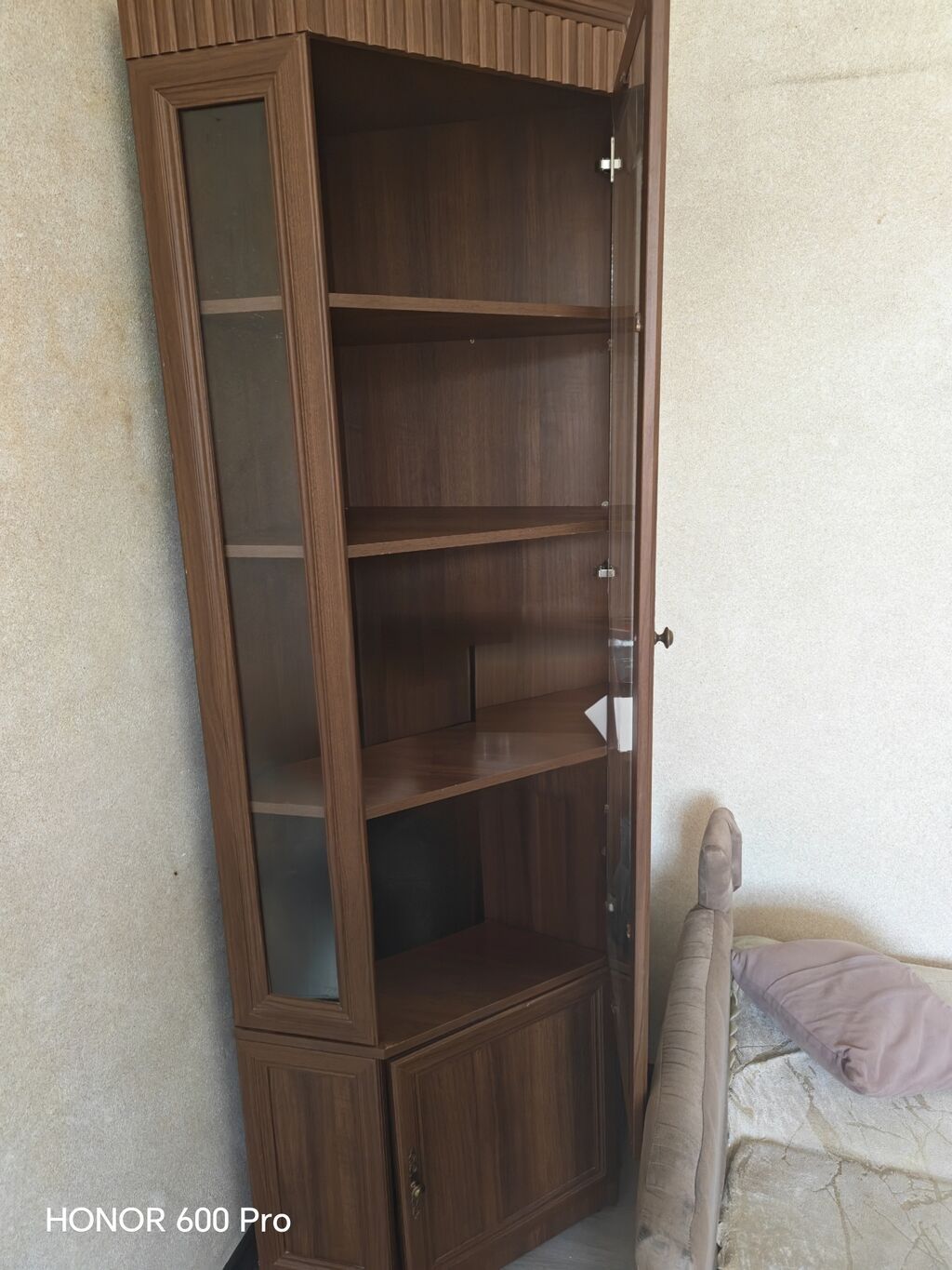 Künc vitrin-dolab - Material: taxta teksturalı Mdf/ldsp - Rəng: qoz — Mallar, Bakı (2)