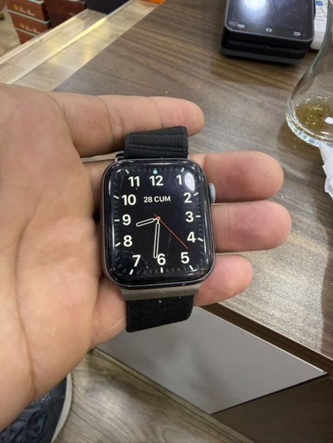 Apple Watch Series 5 (44 mm) – qara rəng Xüsusiyyətlər: - Korpus — Digah