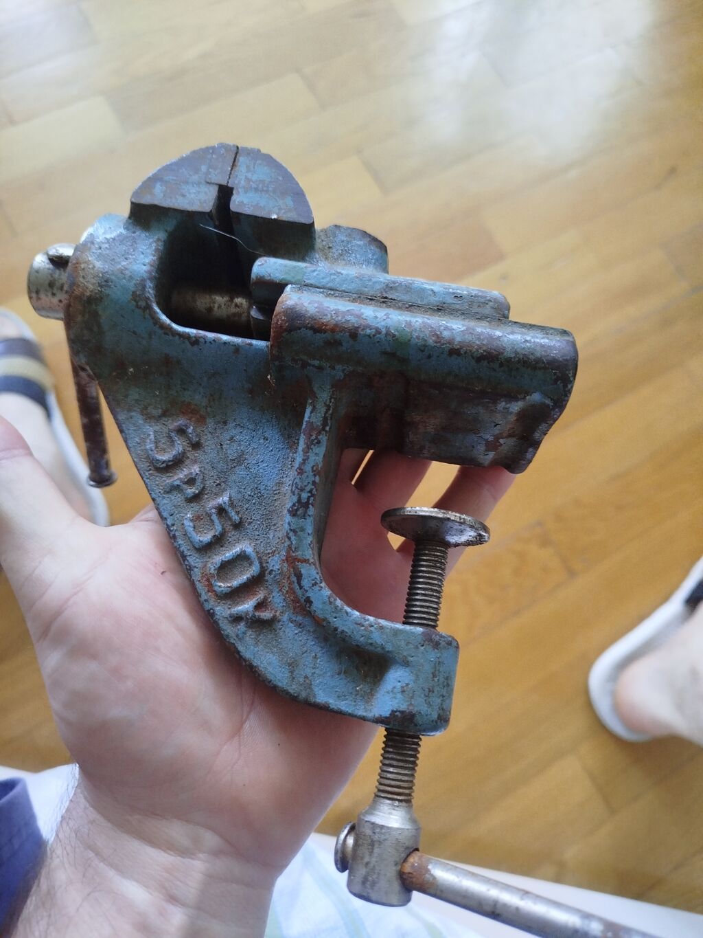 Sovet istehsalı metal işləri üçün stolüstü vitse (model işarəsi — Alətlər, Bakı (4)