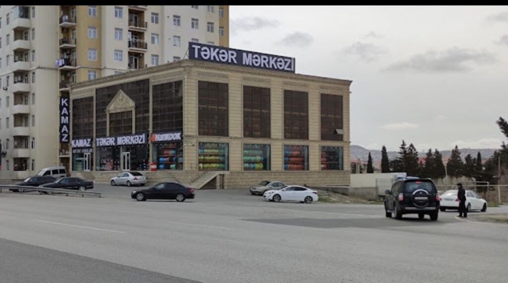 Bakı-Sumqayıt trası istiqamətində, “Təkər Mərkəzi”nin yaxınlığında — Tikinti və təmir, Xırdalan