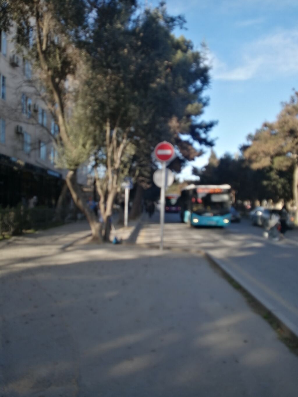 Bakixanov qəs stansiyaya yaxın mərkəz yolda ostanovkanın arxasında — Daşınmaz əmlak, Bakı (2)