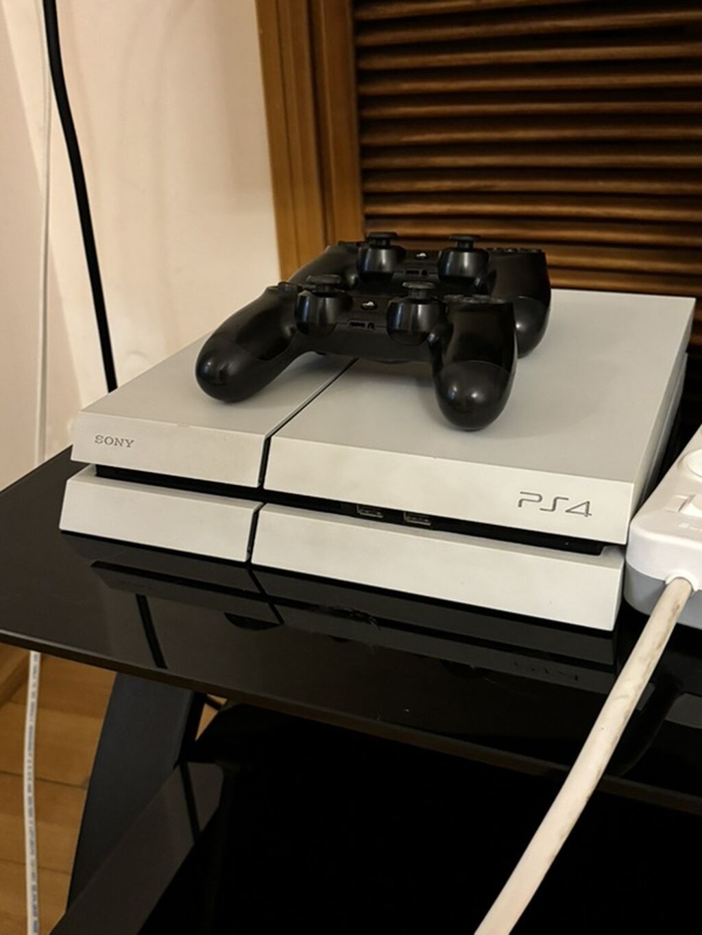 Sony PlayStation 4 (PS4) – White versiya Xüsusiyyətlər: - Rəng: ağ — Elektronika, Bakı