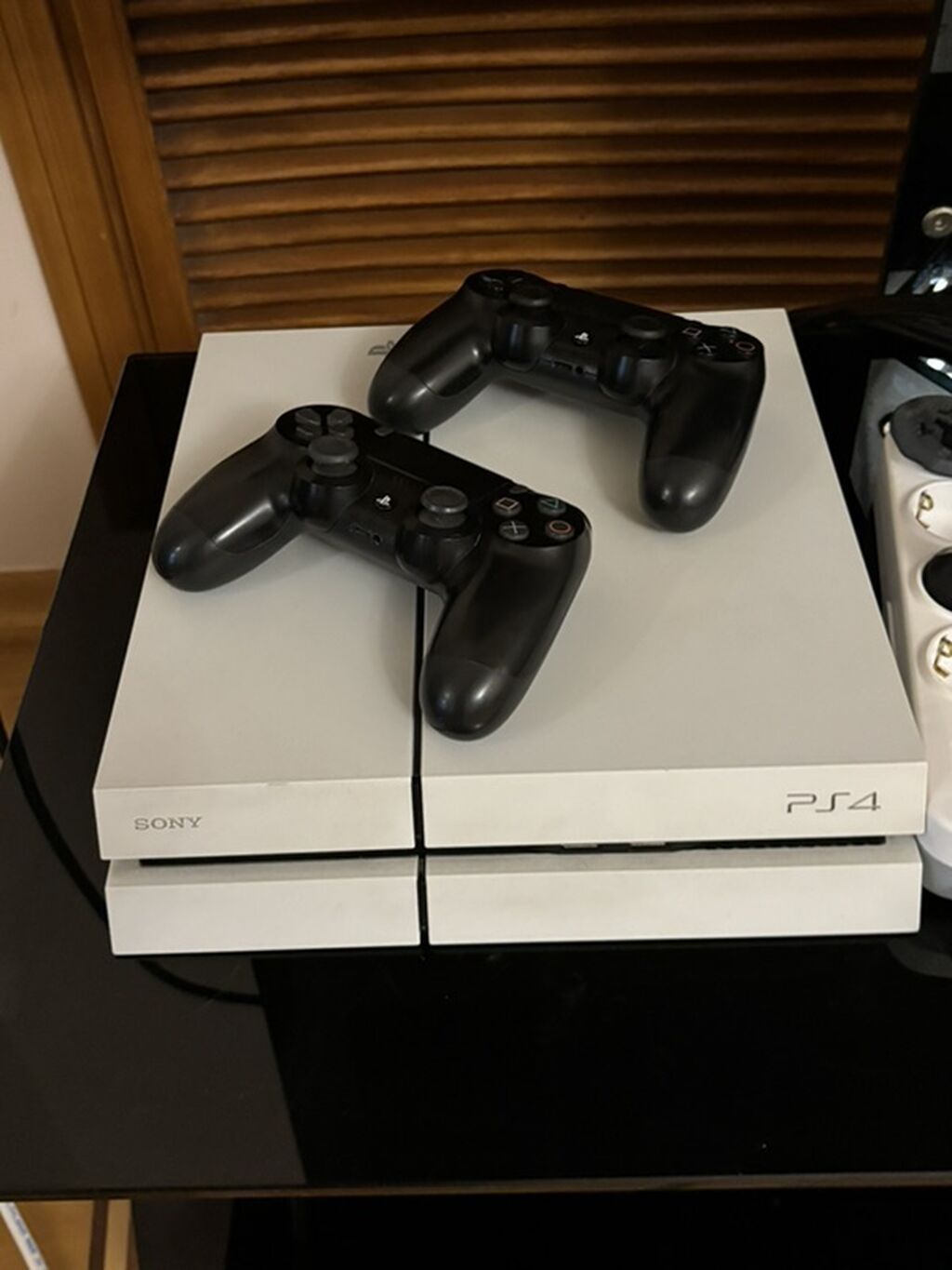 Sony PlayStation 4 (PS4) – White versiya Xüsusiyyətlər: - Rəng: ağ — Elektronika, Bakı (3)