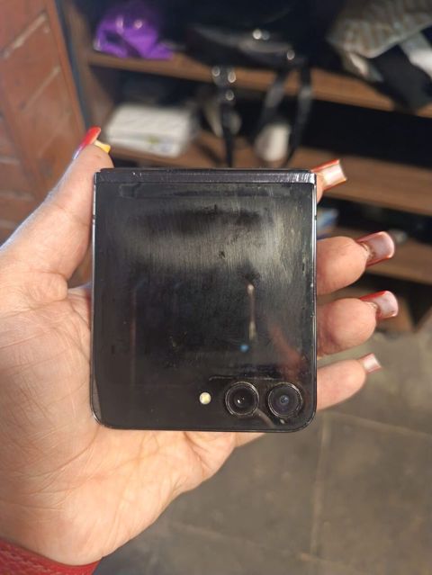 Samsung Galaxy Z Flip 5, rəng - Qara — Bakı