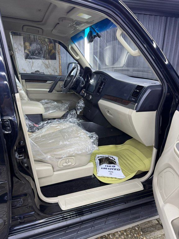 Mitsubishi Pajero, 3.5 L, 2011 il, 300 000 km — Avtomobillər, Bakı (4)