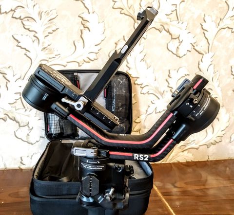 Komplekt Satılır: 1. DJİ Ronin RS2 Pro 2. Sony orijinal şarj aparatı — Bakı