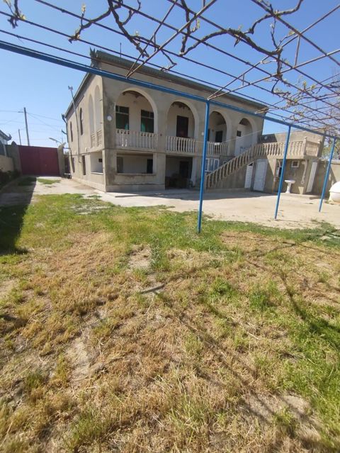2 mərtəbəli həyət evi - Geniş həyətyanı sahə: yaşıllıq zolağı, üzüm — Digah