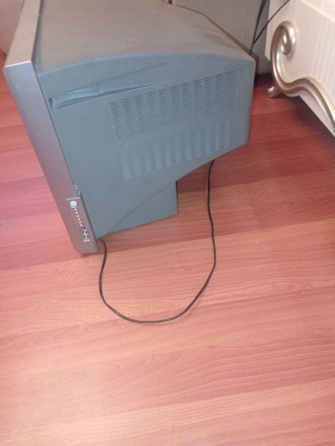 Hıtachı CRT televizor - Model: Hıtachı (ön paneldə qeyd olunub) — Xırdalan