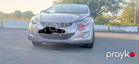 Hyundai Elantra: 1.8 l 2012 il Sedan