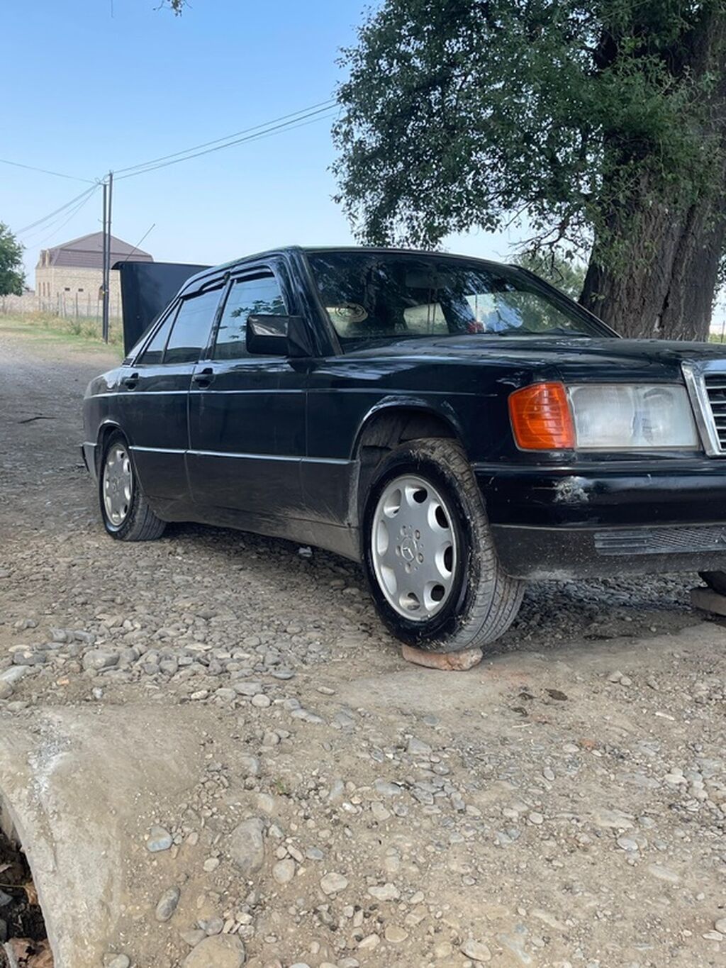 Mercedes-Benz 190 (W201) sedan — qara rəng, 4 qapı. Texniki və dizayn — Avto, Goranboy