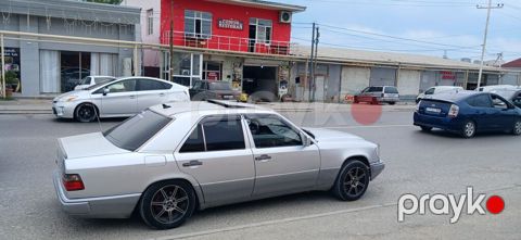 Mercedes-Benz sedan (W124 kuzov) - Korpus: sedan, gümüşü rəng - Kuzov — Gəncə