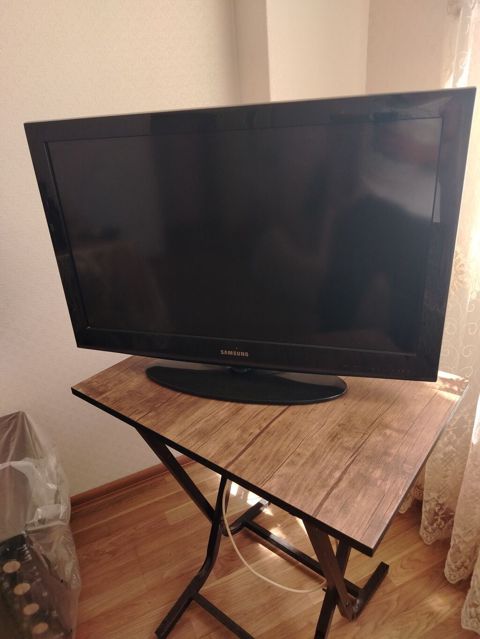 Samsung 32" LCD televizor Model: LE32D403E2W (Type: LE32D403) Ekran — Qobu