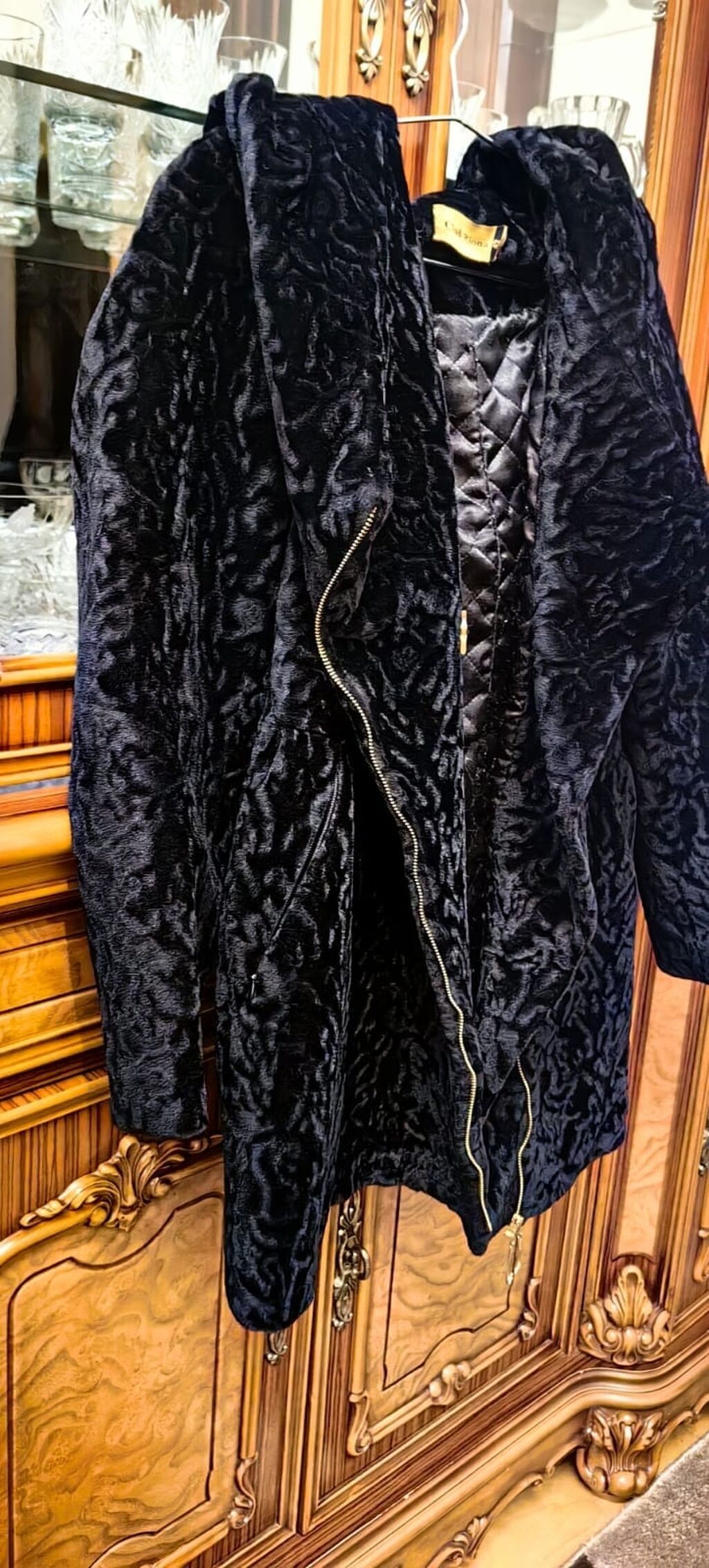 Qadın qış palto/şuba – Club Riona - Rəng: qara - Material: qıvrım — Şəxsi əşyalar, Bakı (8)