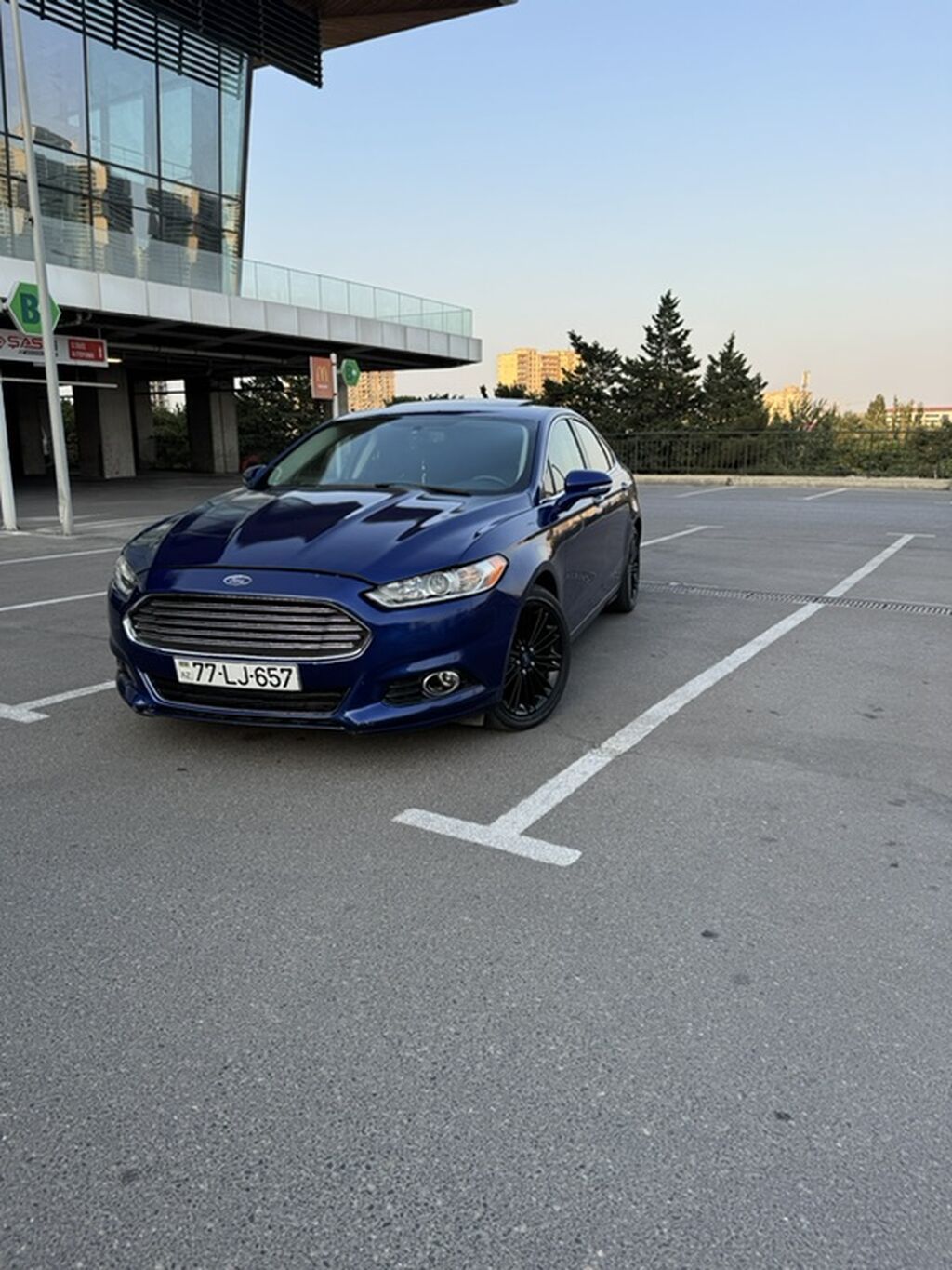 Ford Fusion sedan – mavi rəng, 4 qapı, ön və arxa park yerlərində — Avto, Bakı (2)