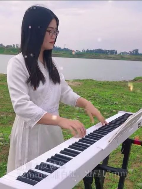 Hədiyyə üçün ideal seçimdir. Təzə.Qutuda. Piano kursuna başlayanlar — Bakı