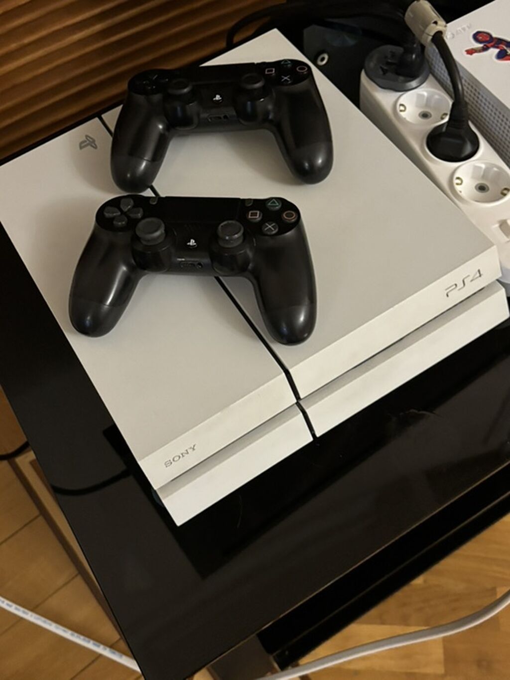 Sony PlayStation 4 (PS4) – White versiya Xüsusiyyətlər: - Rəng: ağ — Elektronika, Bakı (4)
