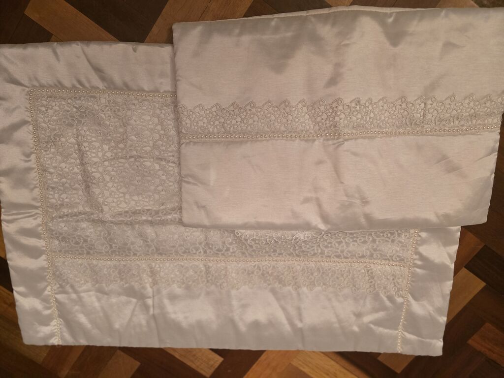 Ağ rəngli dekorativ dəst – pakrivalida var 2 neferlikdi və yastıq üzü — Tekstil, Bakı (2)
