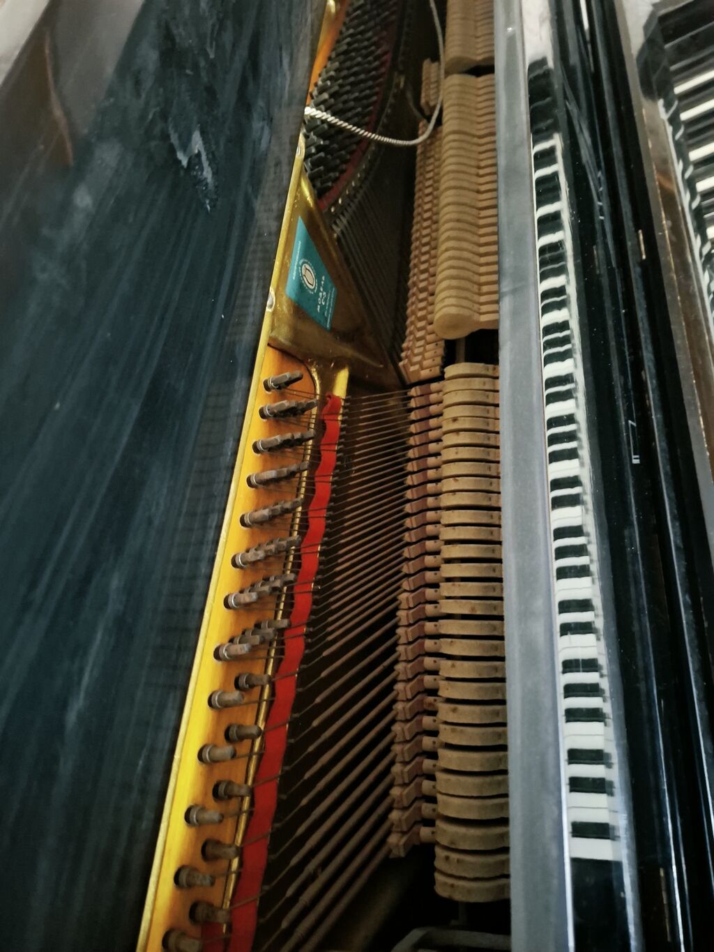 Upright piano – “Lira” modeli - Korpus: parlaq qara rəngli, klassik — Mallar, Bakı (2)