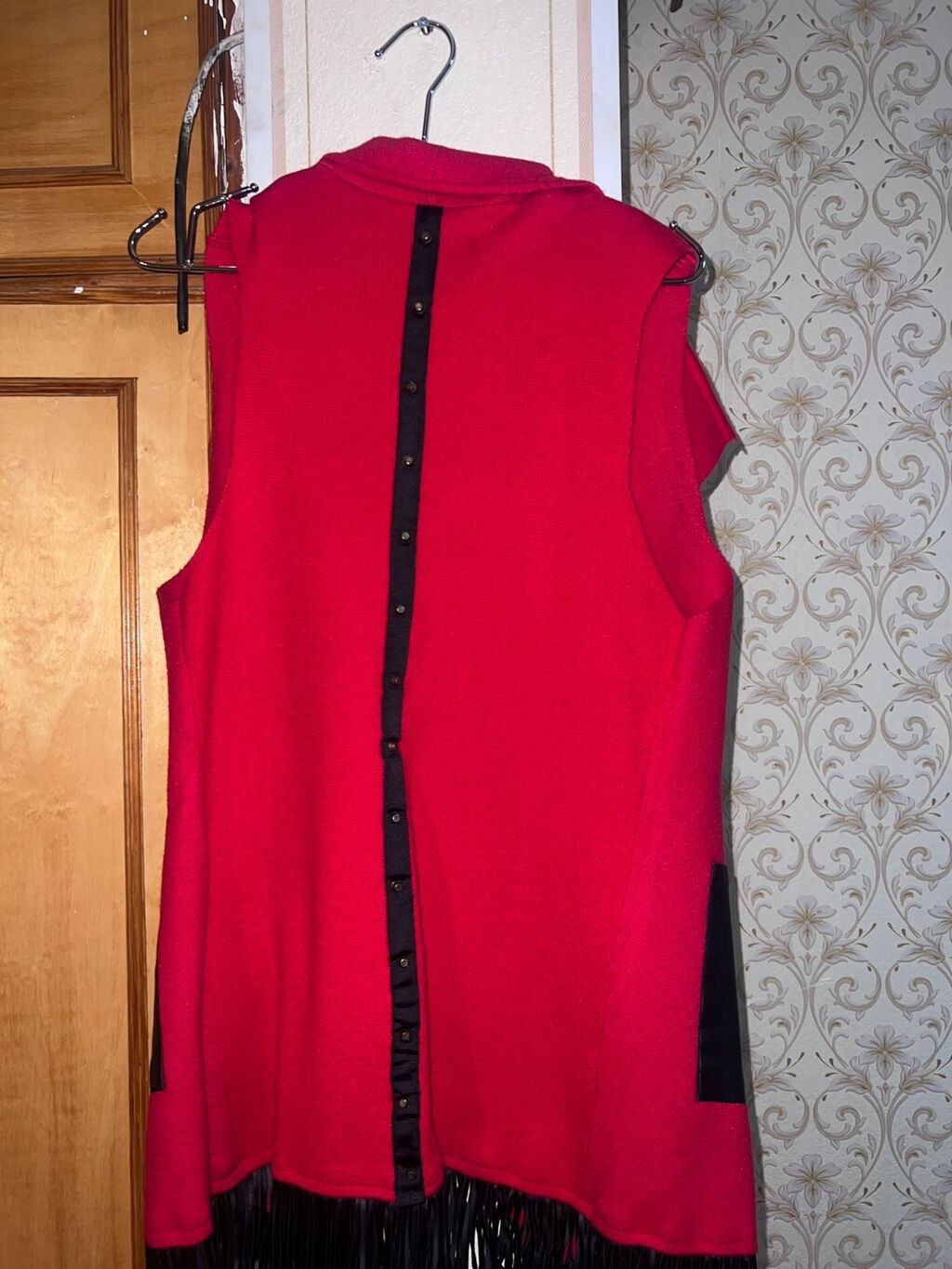 Qadınlar üçün qolsuz qırmızı jilet/plaş - Model: asimmetrik açıq önlü — Şəxsi əşyalar, Bakı (2)