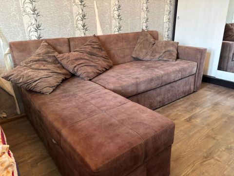Divan satılır 220₼. Açılır bazası var.Ünvan Hövsan. 6434. Fatimə99 E
