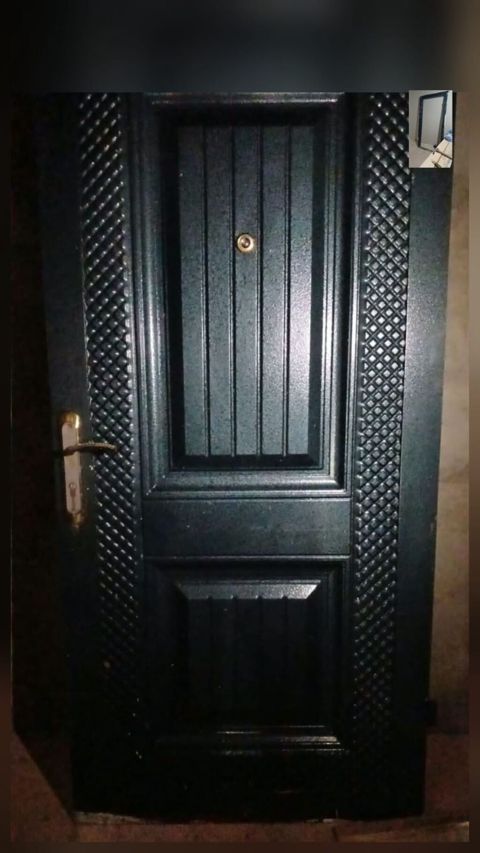 Seyif (zirehli) qapı satılır. - Material: metal/zirehli konstruksiya — Bakı