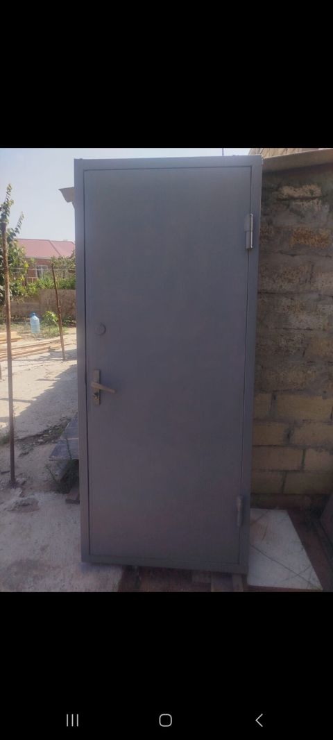 Metal qapı – boz rəng - Material: tam metal konstruksiya, bərk çərçivə — Xırdalan