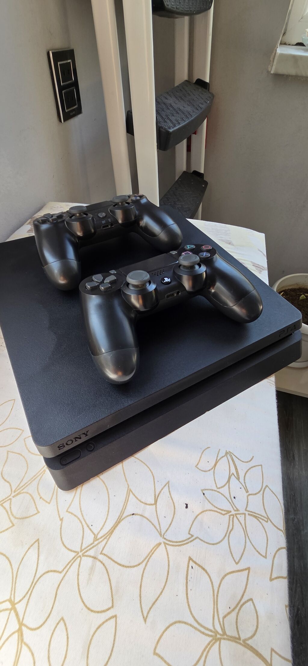 PlayStation 4 (PS4) Slim komplekt - Konsol: PS4 Slim, qara rəng — Elektronika, Bakı (5)