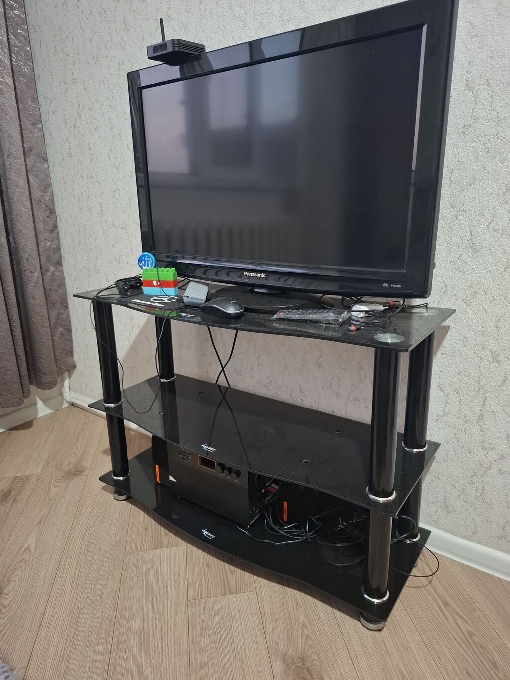 İşlənmiş, Düz TV altlığı, Polkalı, Şüşəli, Azərbaycan — Mebel, Bakı (2)