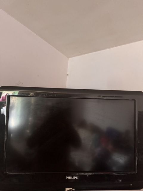 Philips LCD televizor - Ekran: təxminən 22–26 düym arası, geniş — Sumqayıt