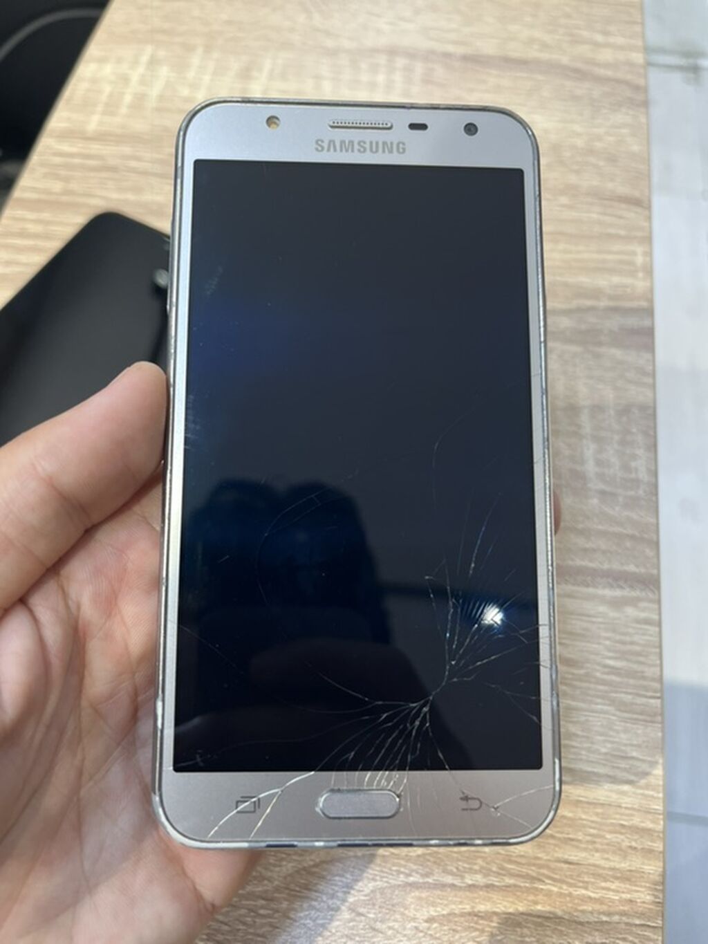 Samsung Galaxy J7 2018, 16 GB, rəng - Gümüşü, Qırıq — Samsung, Bakı (2)