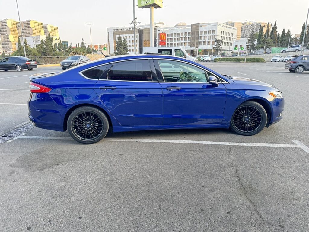 Ford Fusion sedan – mavi rəng, 4 qapı, ön və arxa park yerlərində — Avto, Bakı (6)