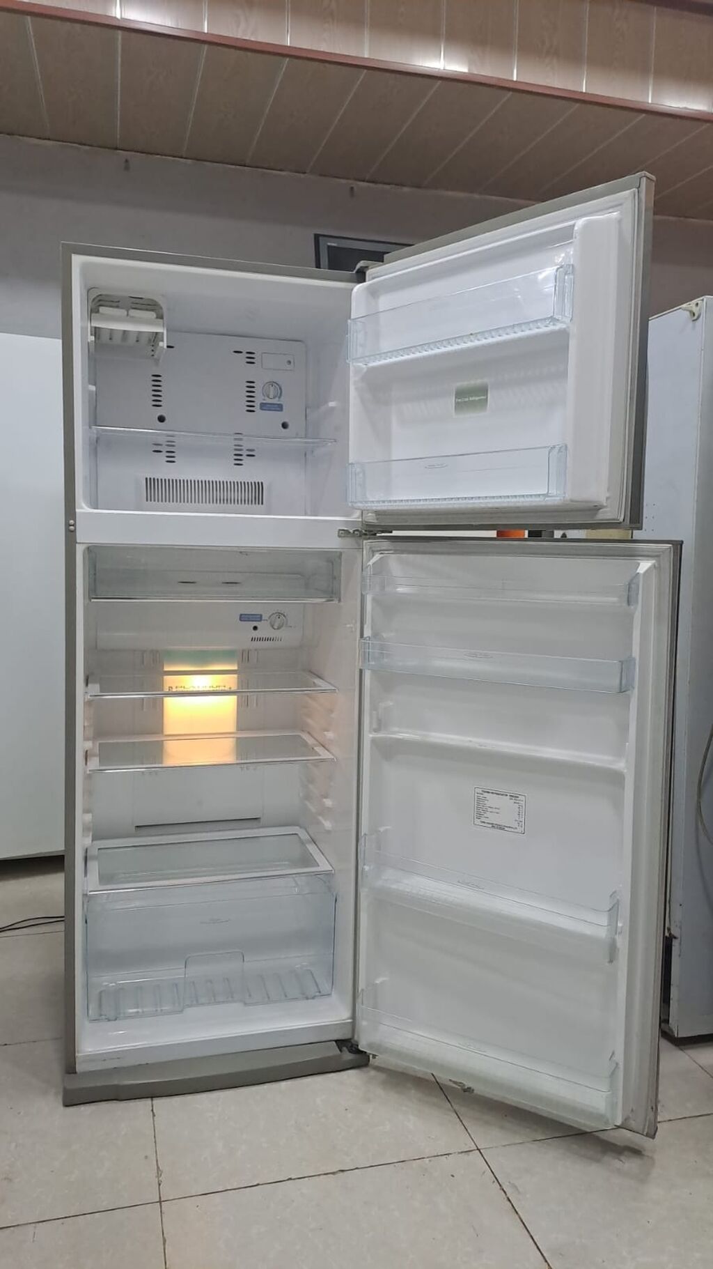 İki qapılı soyuducu (üst kamera dondurucu) – inox rəng - Korpus — Soyuducular, Digah (2)