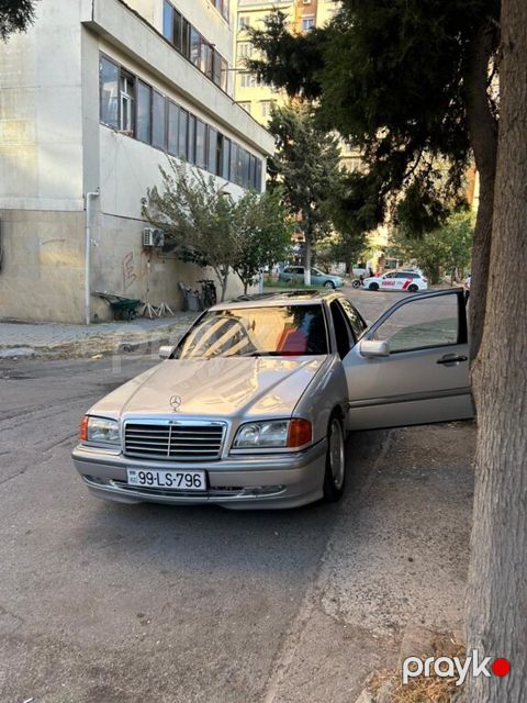 Mercedes C 220, 2.2 L, 1999 il, 445 000 km