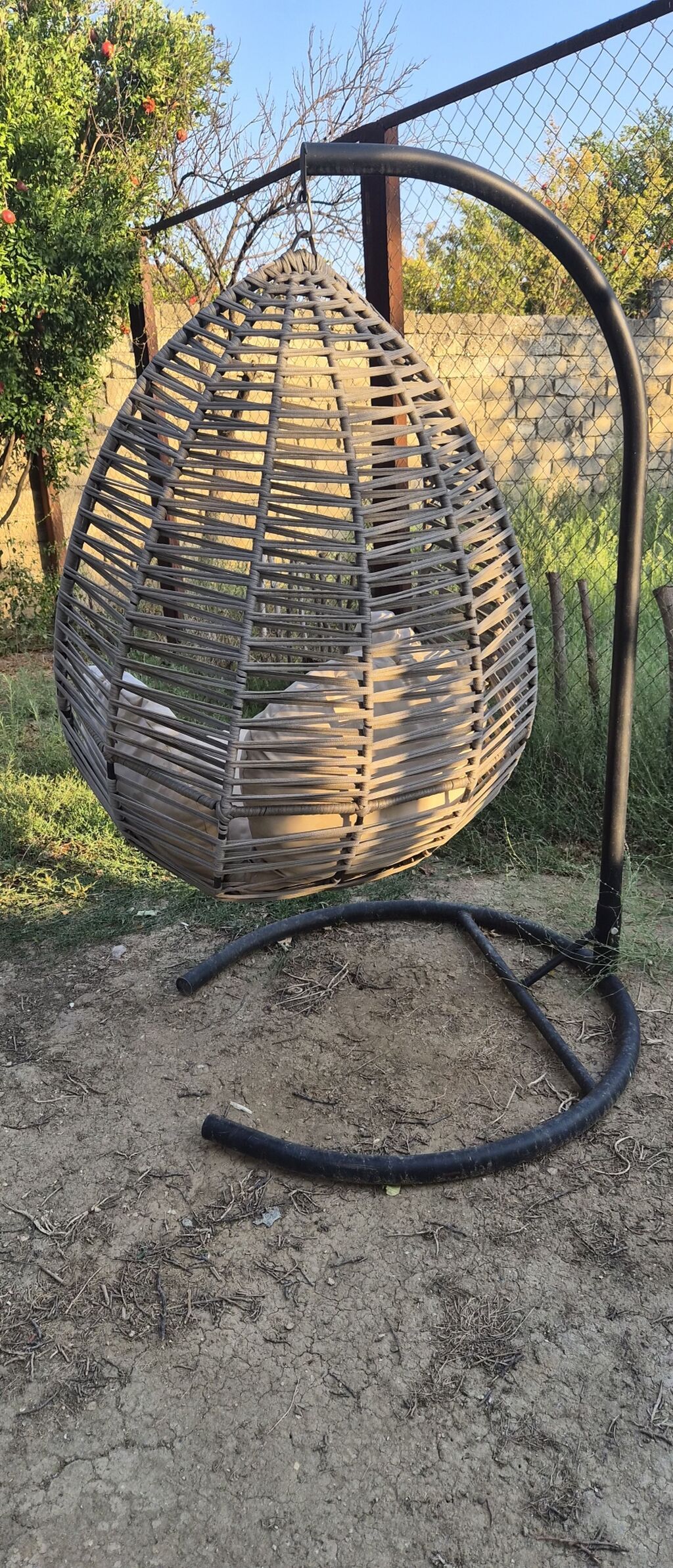 Asma yelləncək kreslo – rattan effektli səbət və metal dayaqlı — Mebel, Bakı (3)