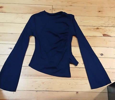 Qadın uzunqoll bluz - Rəng: tünd göy (navy) - Model: bel hissəsi — Digah