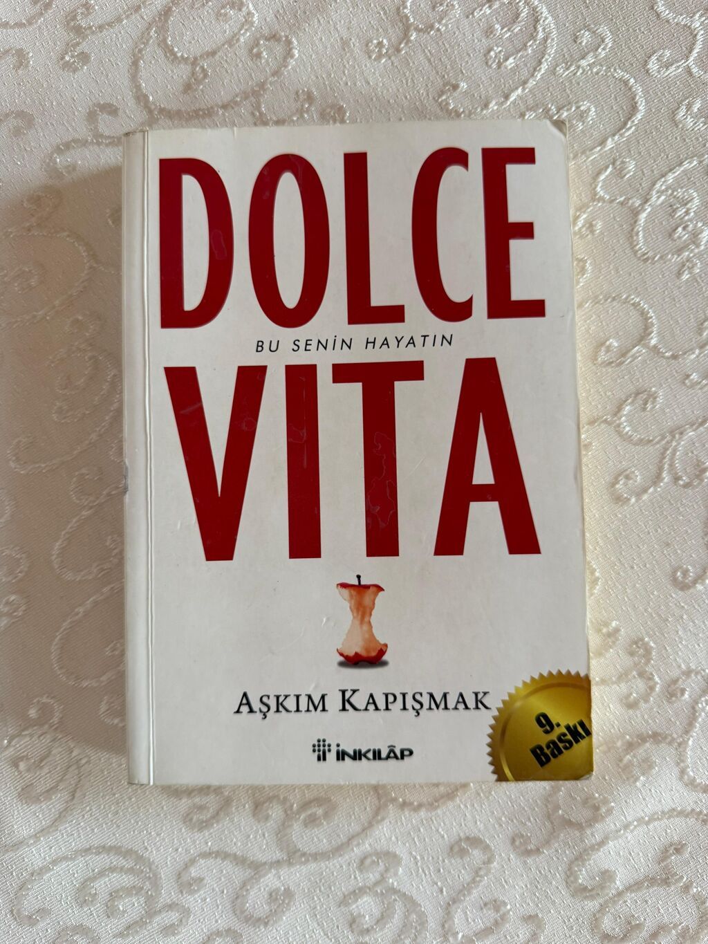 “Dolce Vita: Bu Senin Hayatın” kitab az istifadə olunub. yenidir — Kitablar və jurnallar, Qobu