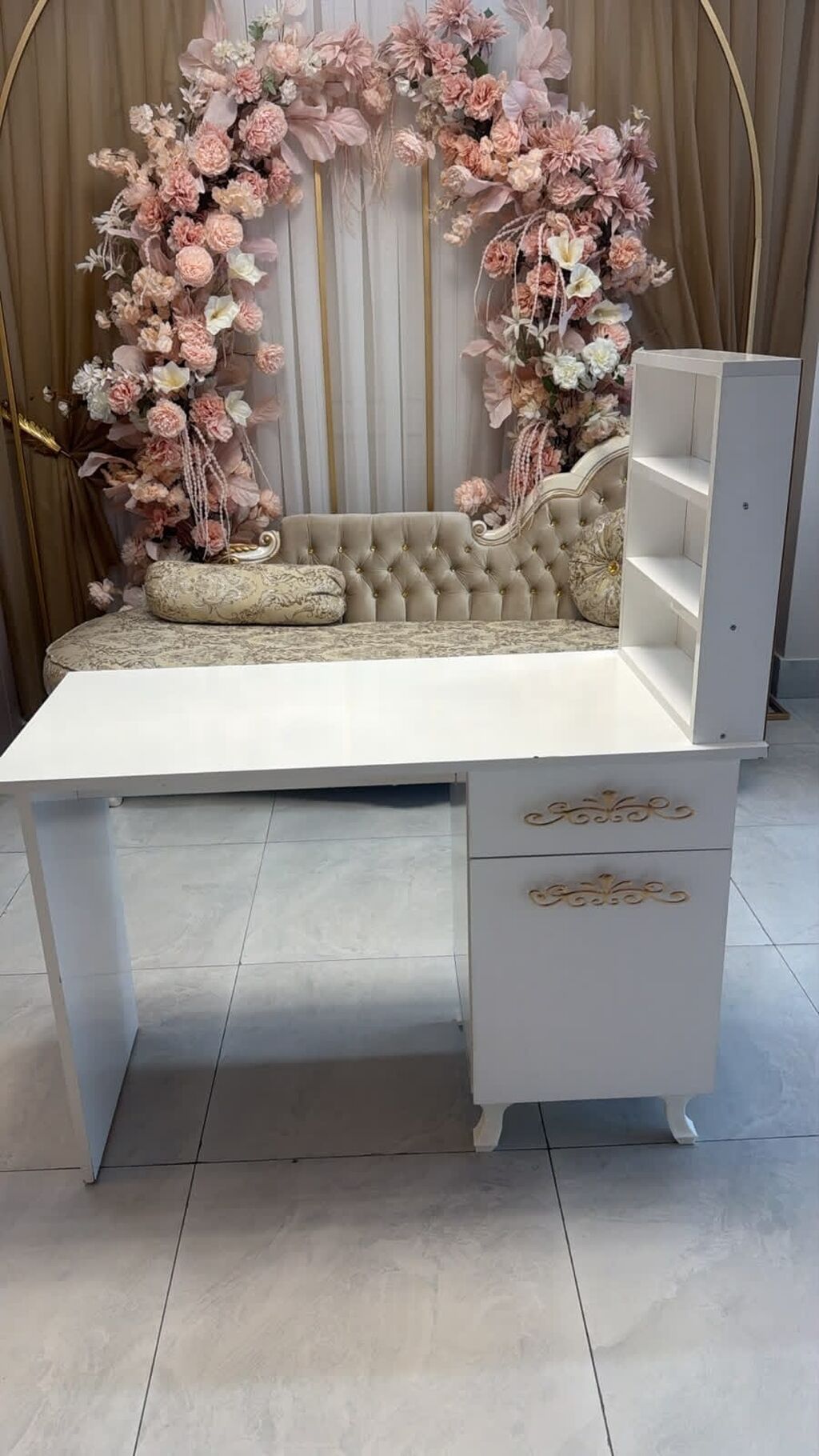 Manikür masası Yaxşı vəziyyətdə Qiymət 60 Azn Ünvan — Mebel, Qobu