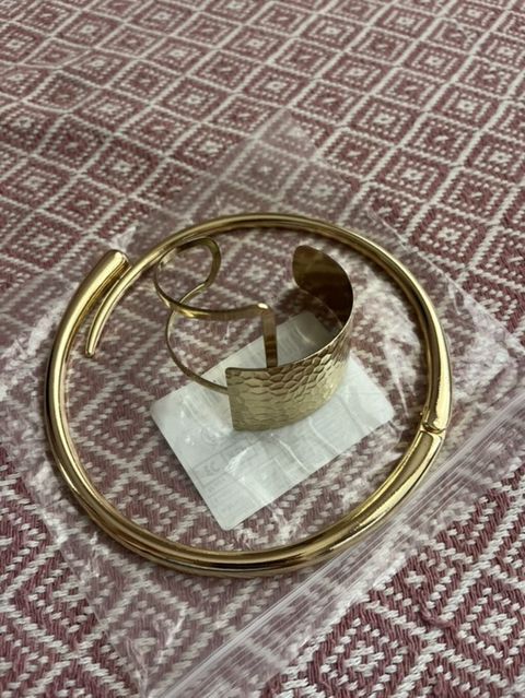 Qızılı rəngli metal qolbaq dəsti — Bakı