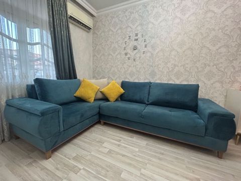 Uqlavoy divan. 500azn. acilir bazalidir. Seliqeli istifade edilib