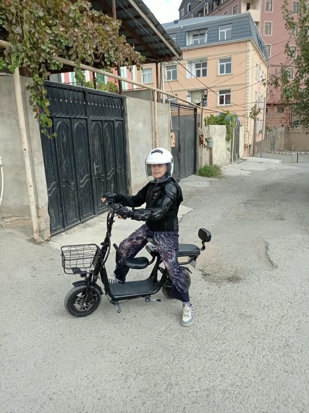 Elektrik skuter – şəhər içi rahat hərəkət üçün kompakt model - Rəng — Avto, Masazır
